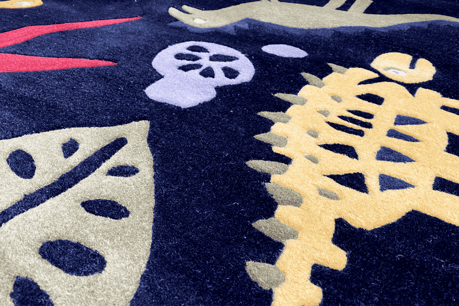 Handgetufteter Dinosaurier-Kinderteppich – Mehrfarbiger Spielzimmer-Teppich mit lustigem Dino-Design – 120x180 cm (4x6 ft) - German Carpet Shop