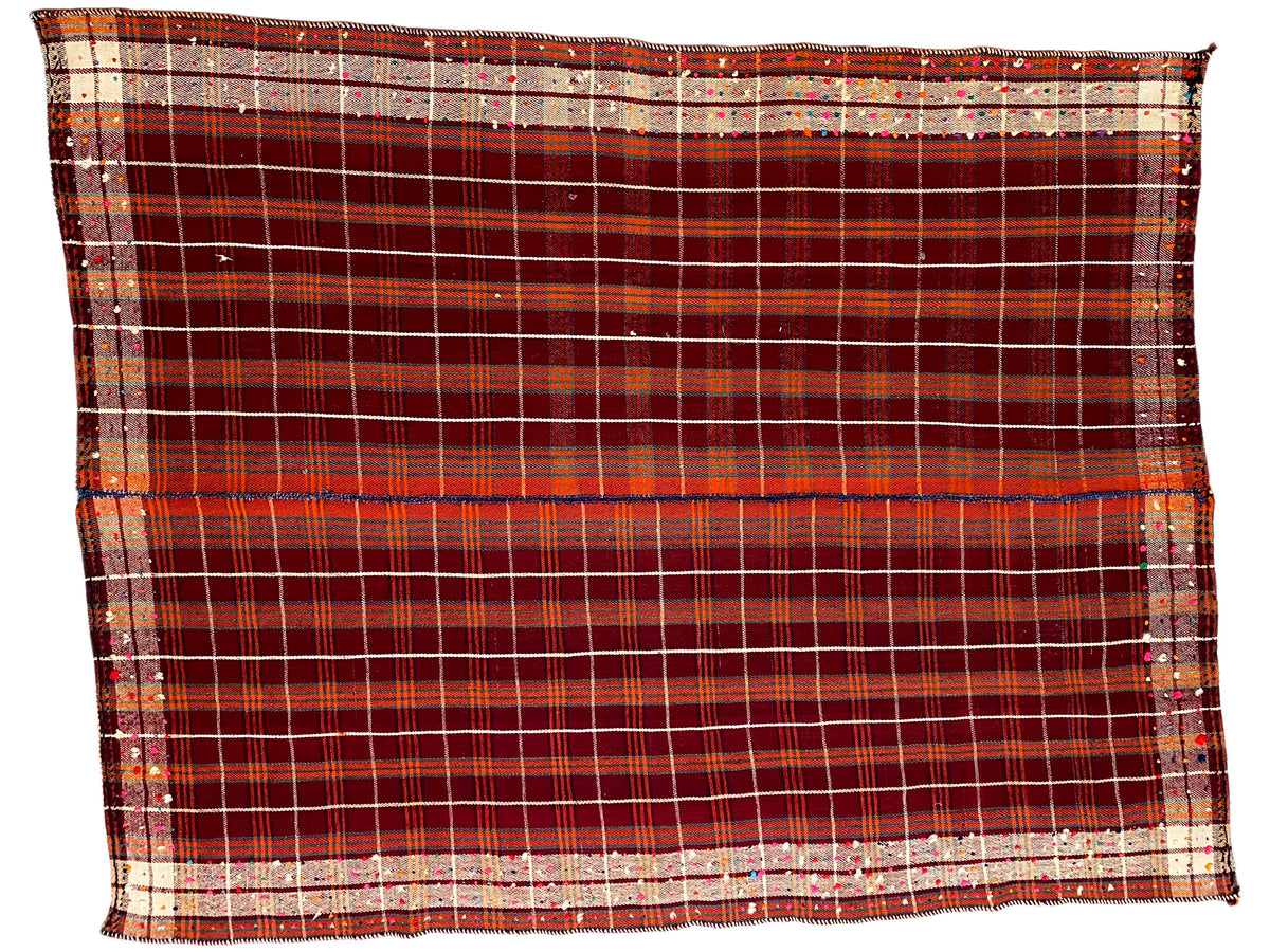 Tappeto rettangolare con ampia bordura in basso e motivo a quadri rosso con strisce beige