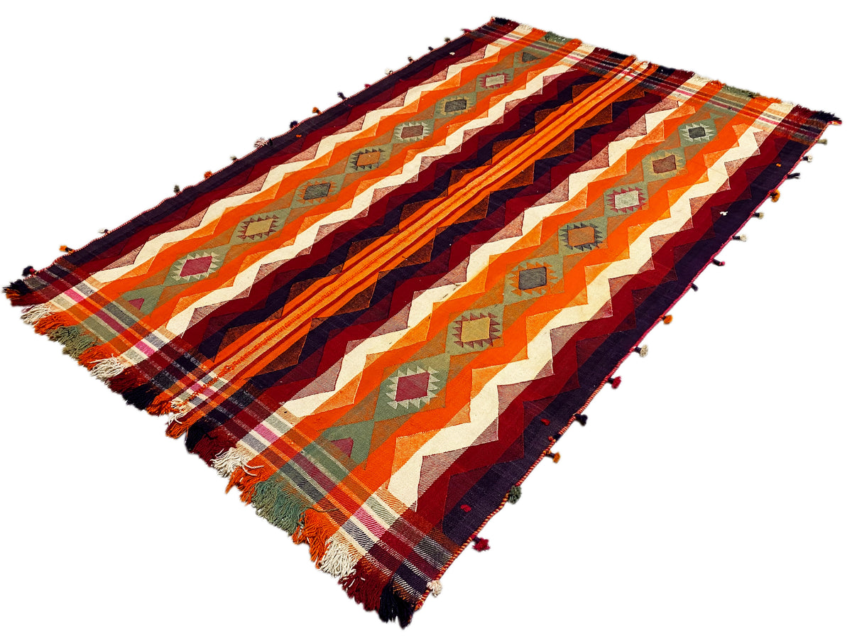 Tappeto Jajim drappeggiato in diagonale, motivo zigzag multicolore con frange