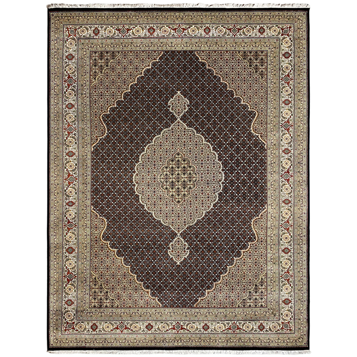 Tappeto marrone scuro con medaglione centrale chiaro, bordura raffinata e ornamenti sui bordi