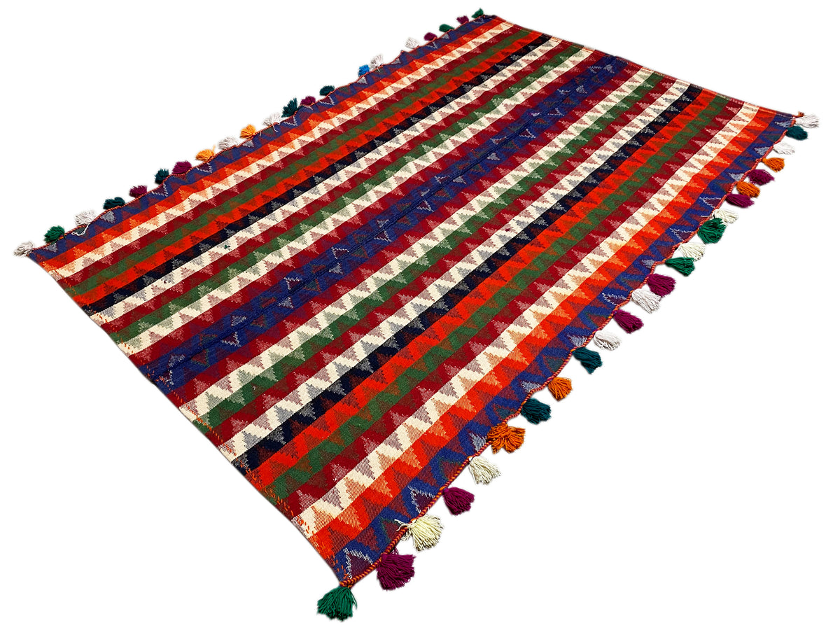 Tappeto a strisce multicolore con frange, rettangolare, vista diagonale dei bordi