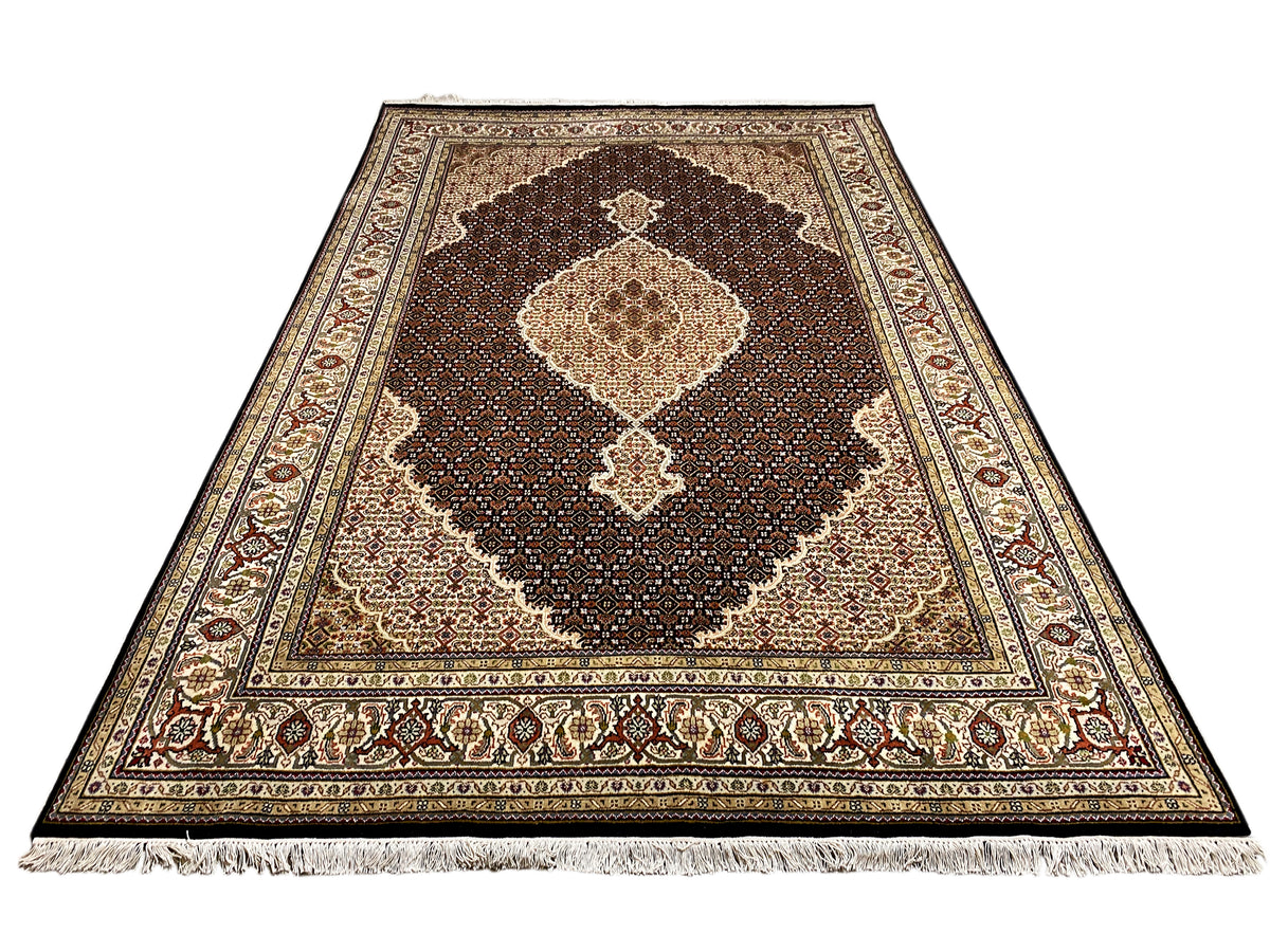 Tappeto Indo-Tabriz marrone con grande medaglione e bordo ornamentale, marrone/beige