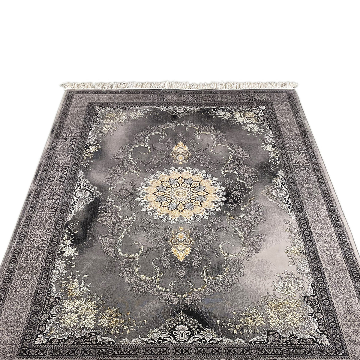 Tappeto Kashan con medaglione centrale, fondo grigio, ornamenti dorati e bianchi e frange