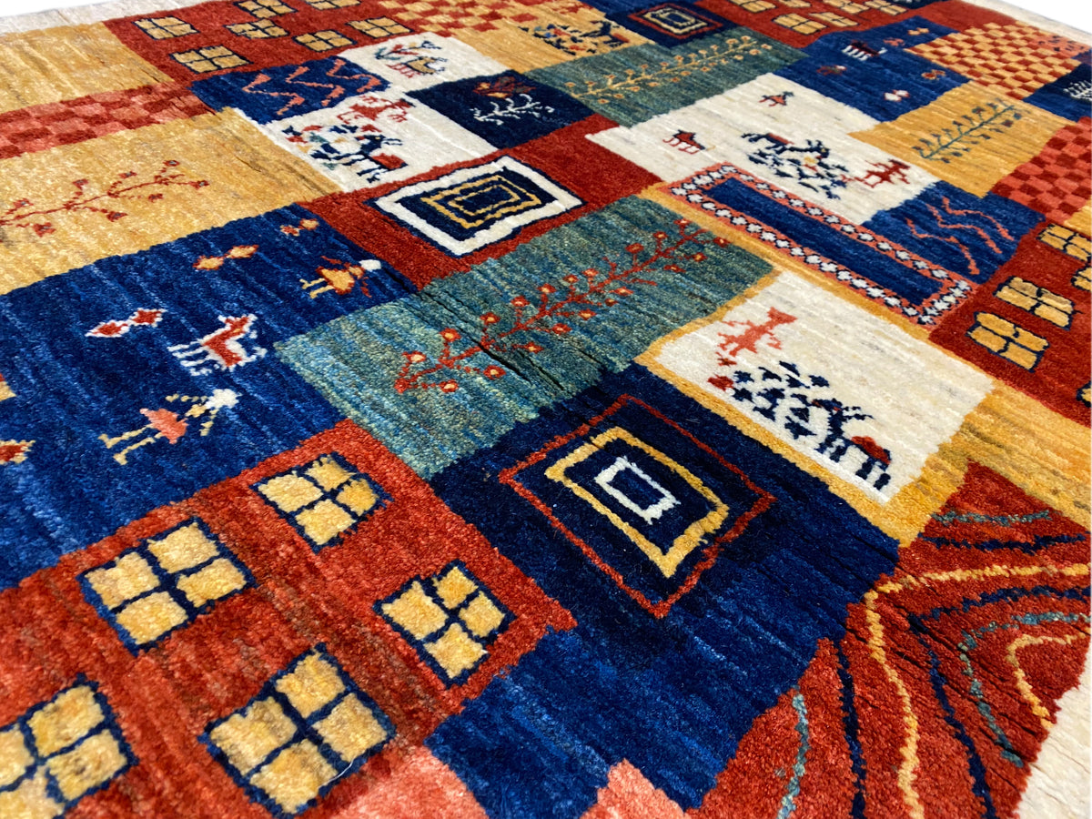 Gabbeh-Luri Teppich 158x86 cm, Detailansicht: zentrale Rauten und Bordüren in Blau und Ocker