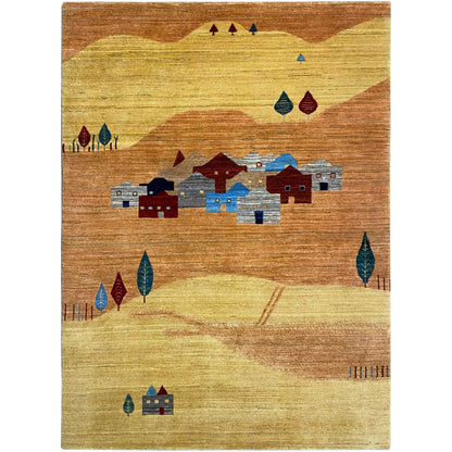 Teppich mit Muster aus Häusern und Bäumen in Gelb, Braun, Blau und Rot
