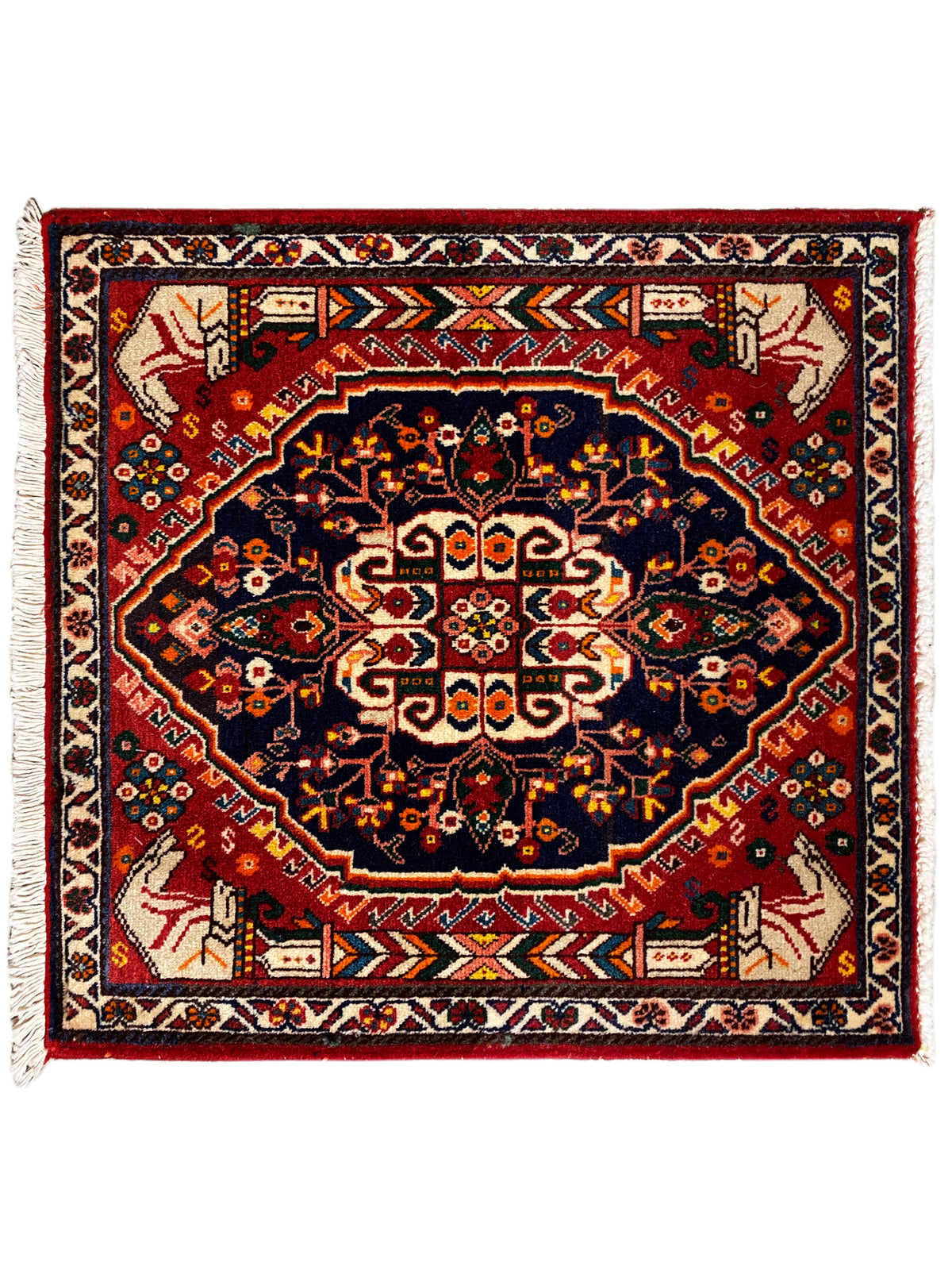 Quadratischer Teppich mit dunkelblauem Mittelmedaillon und rotem Rahmen, Fransen am Rand