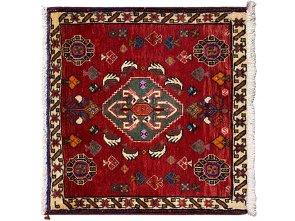 Tappeto Poshti 58x57 cm, motivo ornamentale vintage rosso con bordo decorativo e frange