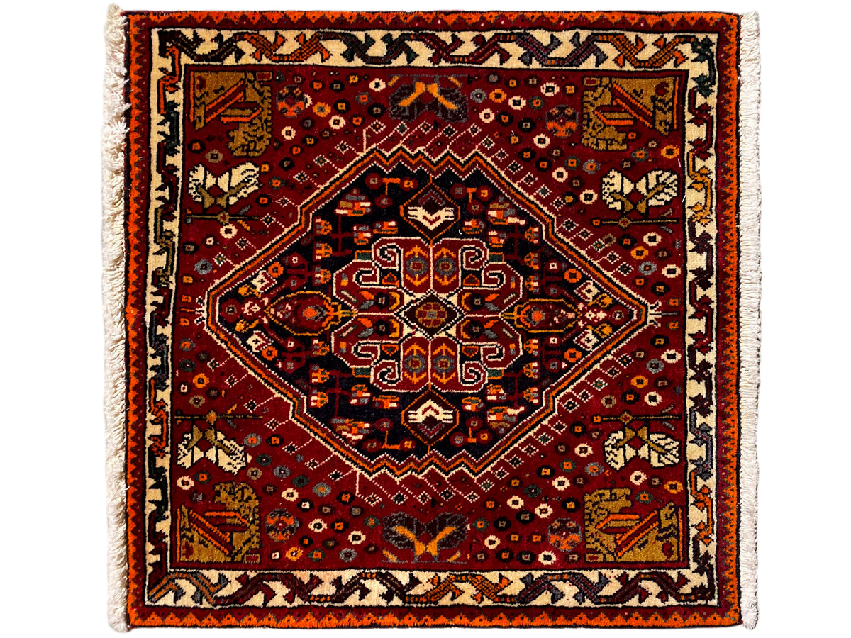Tappeto Poshti 60x60 cm, motivo ornamentale quadrato rosso con bordo chiaro
