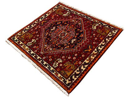 Tappeto Poshti 60x60 cm, motivo quadrato rosso con motivo centrale giallo-arancio