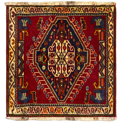 Tappeto Poshti (59×61 cm) con motivo geometrico rosso, bordi multicolori e frange