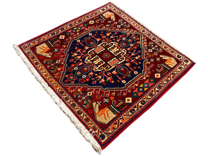 Tappeto Poshti 64x64 cm, quadrato, con motivo diagonale, medaglione blu scuro, dettagli colorati, frange