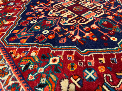 Tappeto Poshti 64x64 cm, primo piano di campi ornamentali in blu scuro, rosso bordeaux e turchese