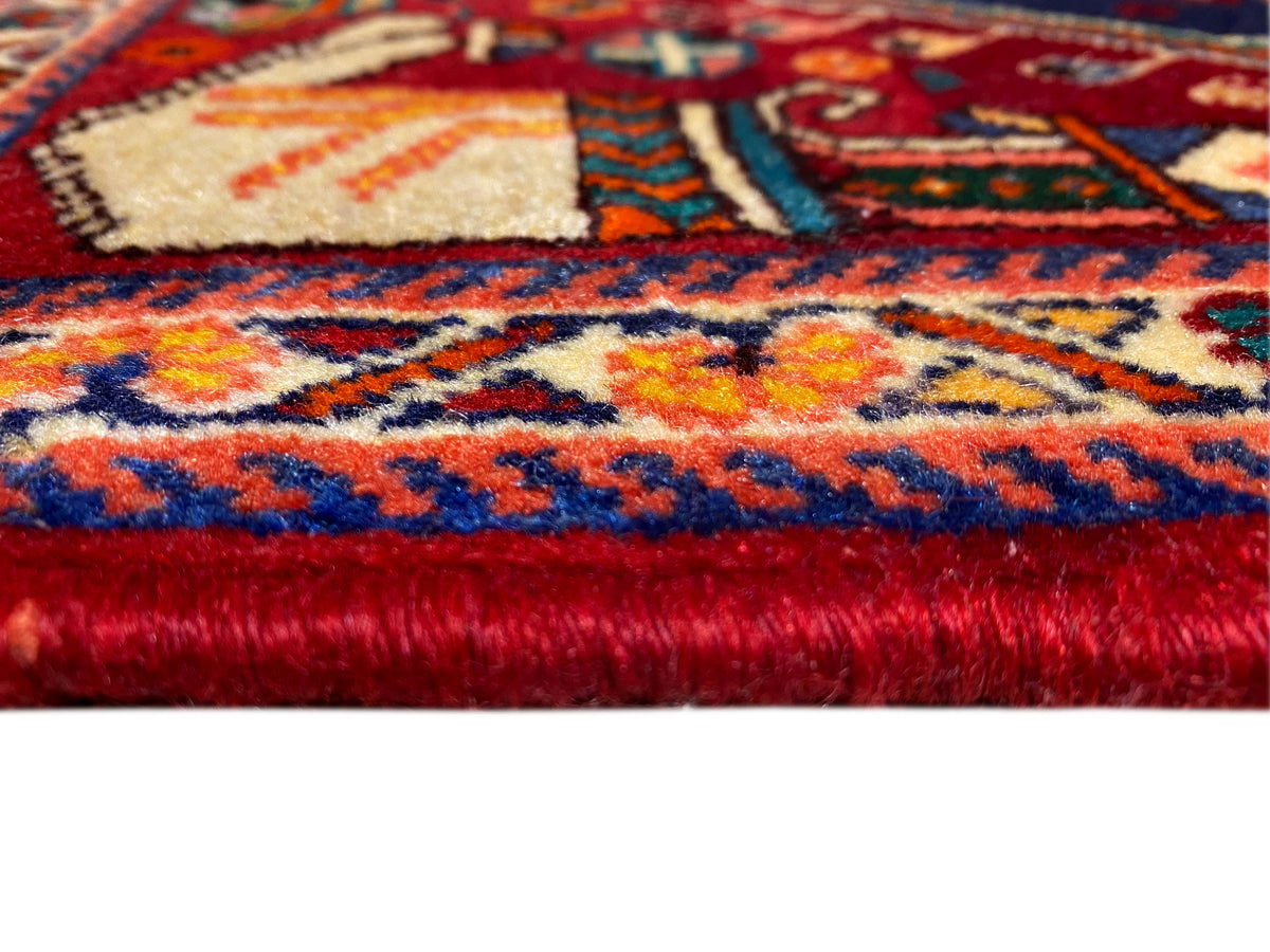 Tappeto Poshti 64x64 cm, primo piano del vello e del bordo, rosso-blu con accenti multicolore