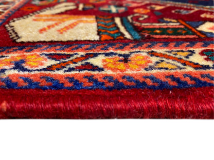 Tappeto Poshti 64x64 cm, primo piano del vello e del bordo, rosso-blu con accenti multicolore