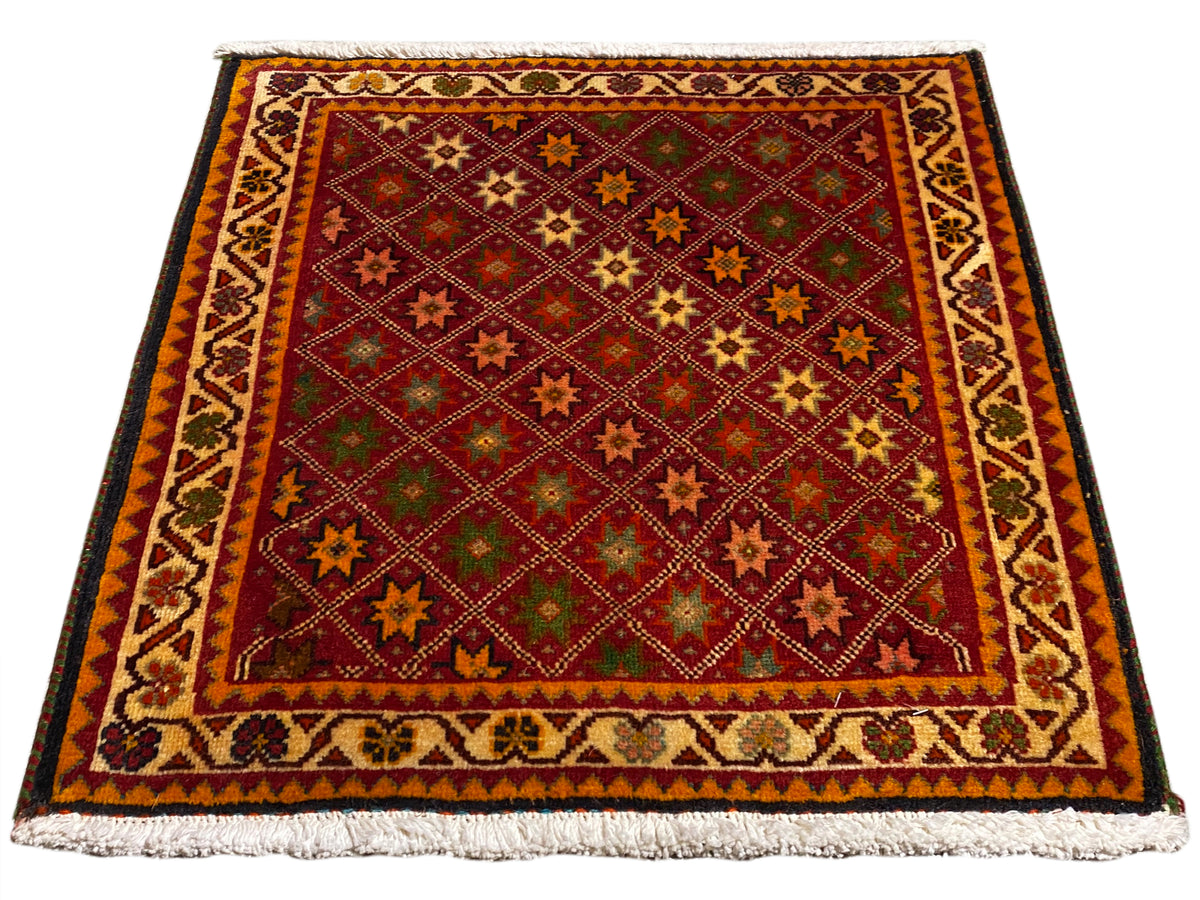 Tappeto Poshti, rettangolare, multicolore, con bordo decorativo e frange sui bordi.
