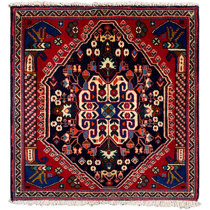 Tappeto Poshti 66x63 cm con blu scuro, rosso e un motivo ornamentale ricco di dettagli