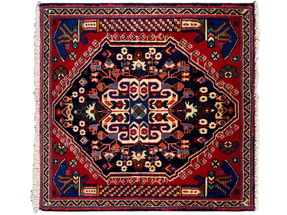 Tappeto Poshti 66x63 cm con bordo rosso, blu scuro e motivo geometrico