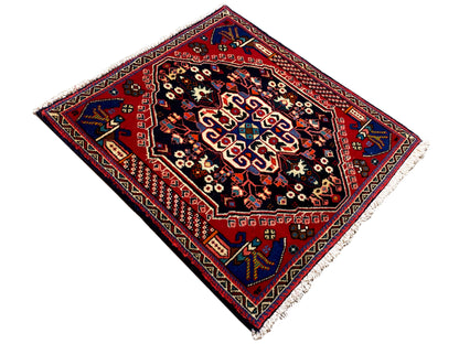 Tappeto Poshti 66x63 cm, campo blu scuro, bordo rosso e ornamenti floreali