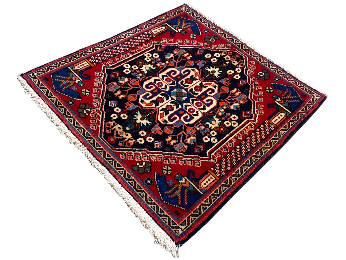 Tappeto Poshti 66x63 cm, medaglioni multicolori, base scura e bordo rosso