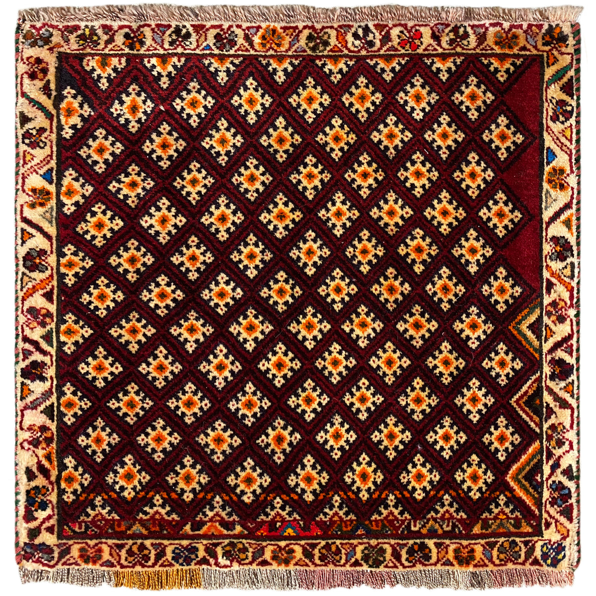 Tappeto Poshti 61x59 cm: design quadrato con motivo geometrico, rosso scuro e multicolore