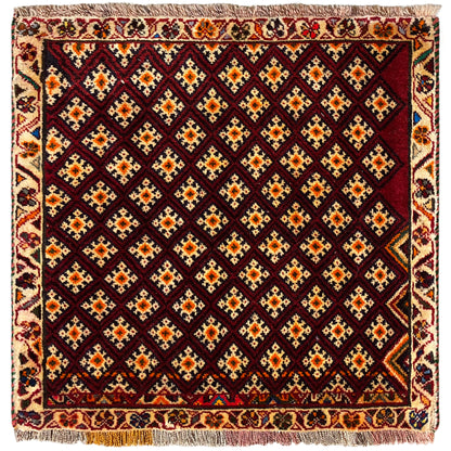 Tappeto Poshti 61x59 cm: design quadrato con motivo geometrico, rosso scuro e multicolore