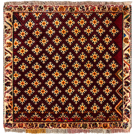 Tappeto Poshti 61x59 cm: design quadrato con motivo geometrico, rosso scuro e multicolore