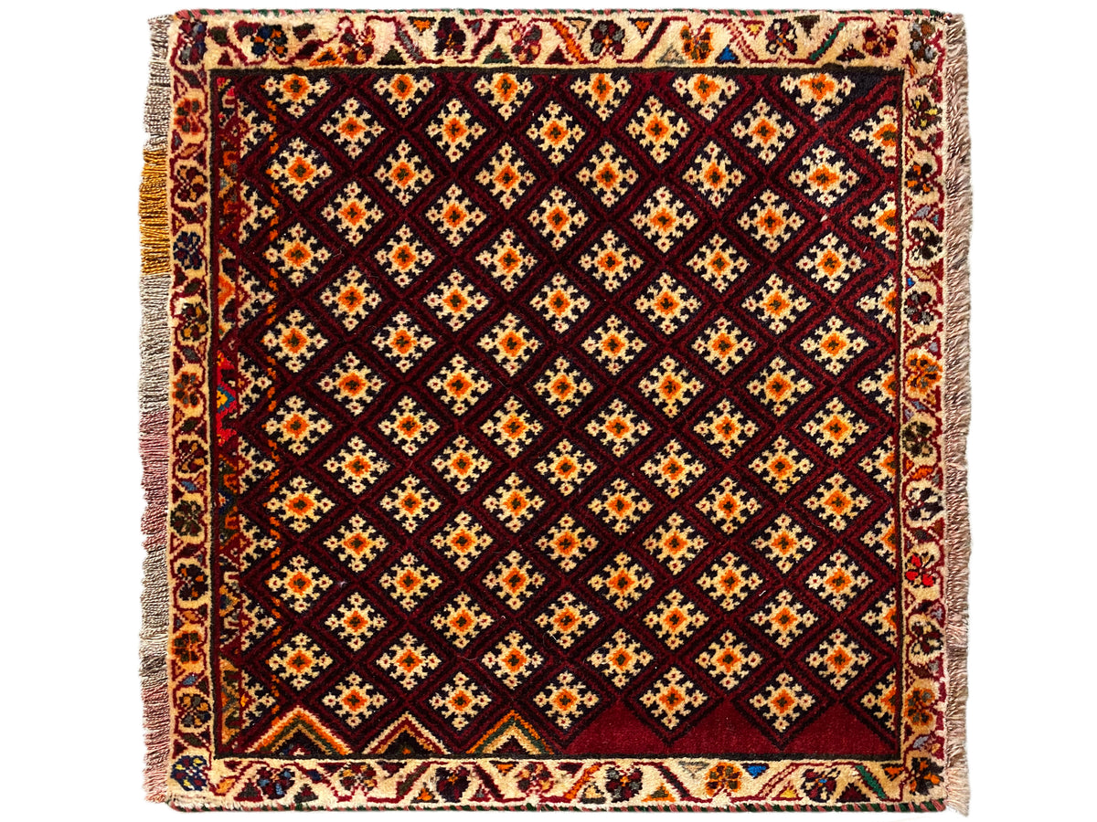 Tappeto Poshti 61x59 cm: quadrato, motivo geometrico a rombi in rosso scuro con accenti colorati