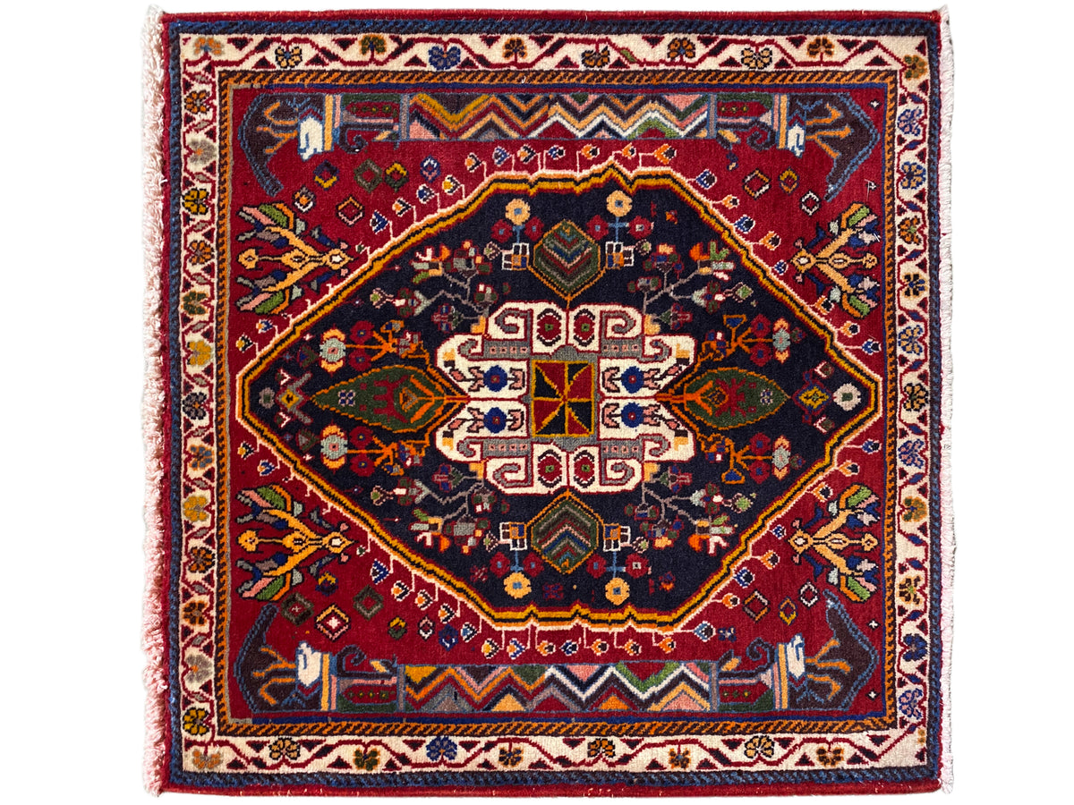 Tappeto Poshti (67×67 cm) con composizione a medaglione multiparte, blu scuro e rosso