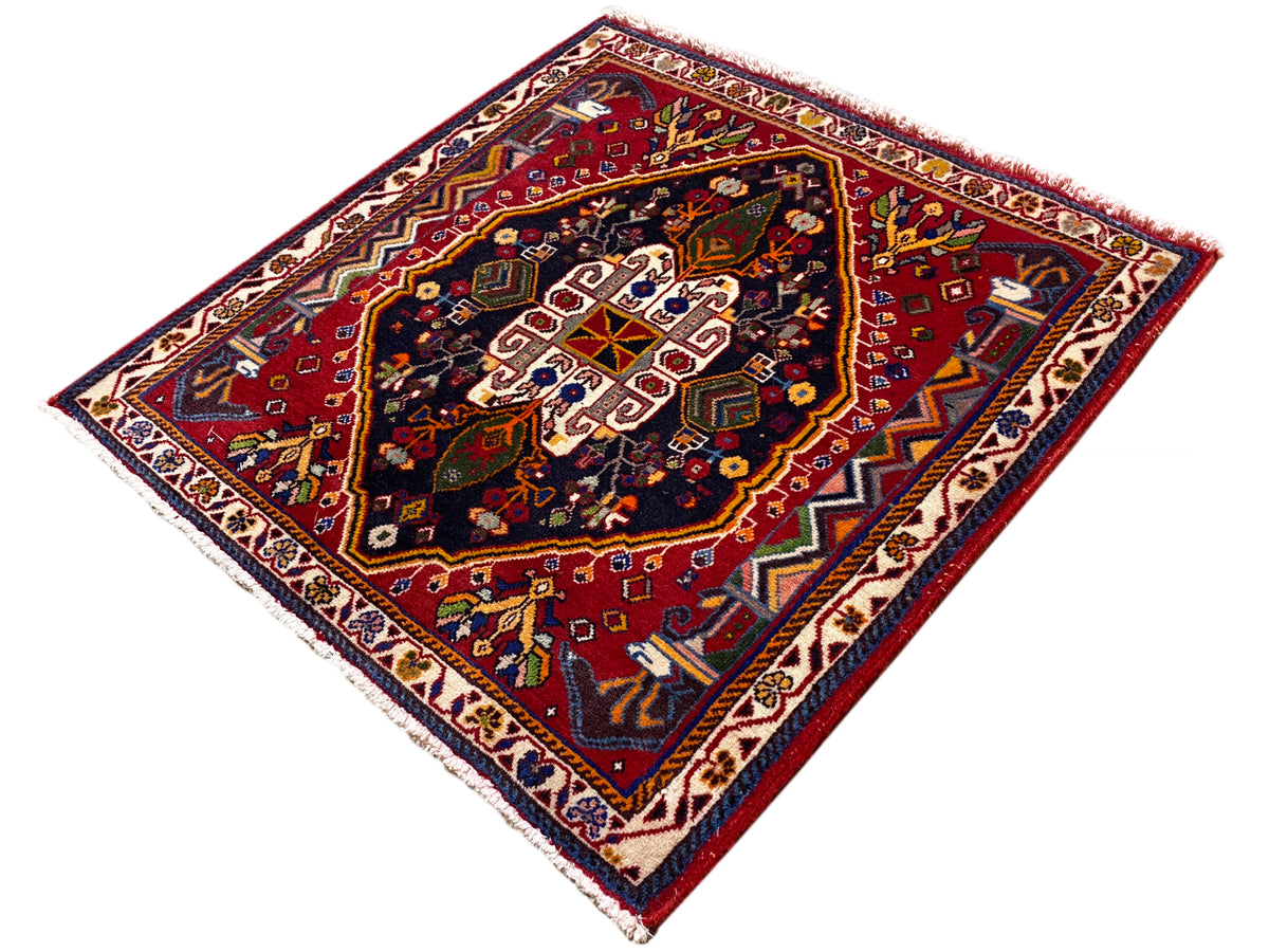 Tappeto Poshti (67×67 cm) in diagonale: bordura marrone rossiccia, campo blu con ornamenti