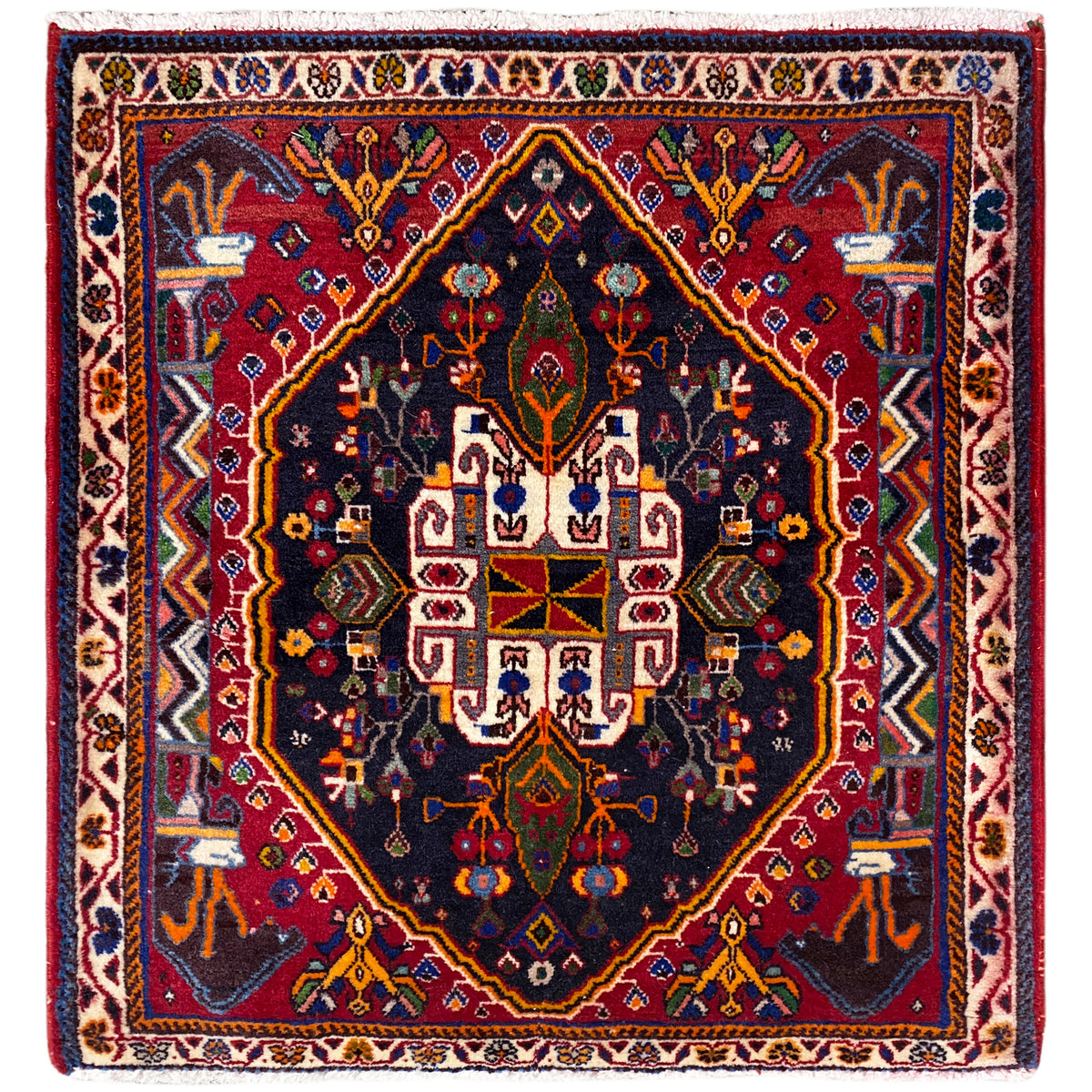 Tappeto quadrato con fondo blu scuro, bordo rosso e motivo ornamentale, 70x67 cm
