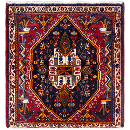 Tappeto quadrato con fondo blu scuro, bordo rosso e motivo ornamentale, 70x67 cm