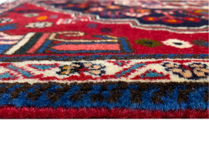 Bordo del tappeto a pelo corto, bordo inferiore rosso e motivo blu e bianco
