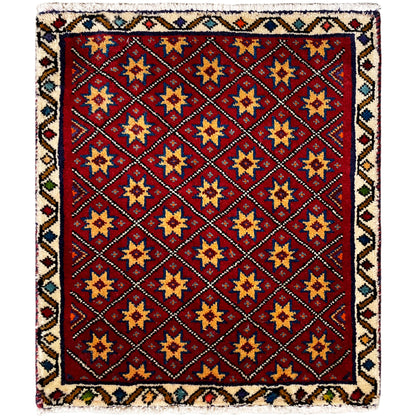 Tappeto quadrato con fondo rosso e motivo geometrico a stella multicolore