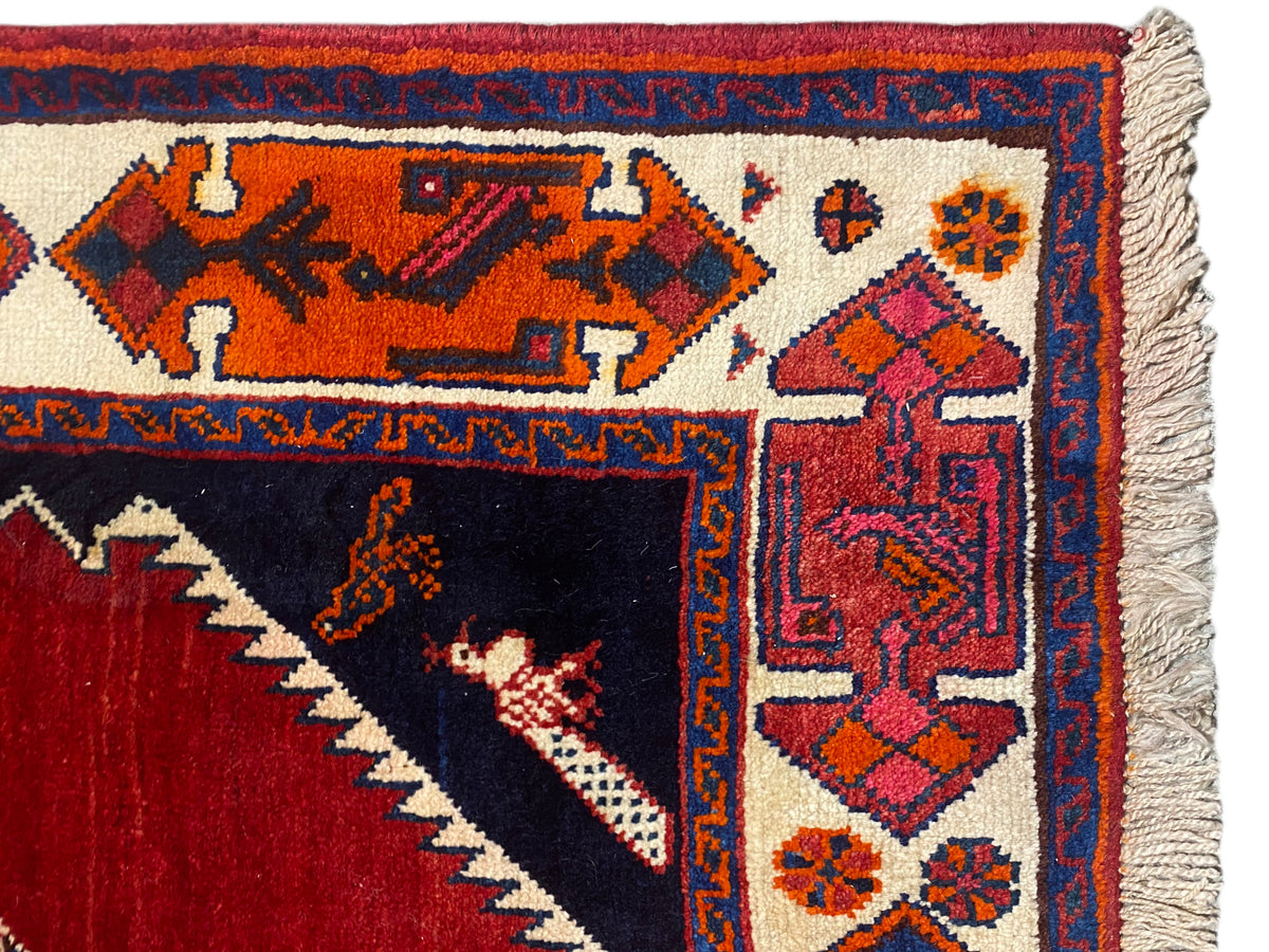 Shiraz Qashqai-Teppich Nahaufnahme: mehrfarbige Bordüre in Rot, Blau und Creme