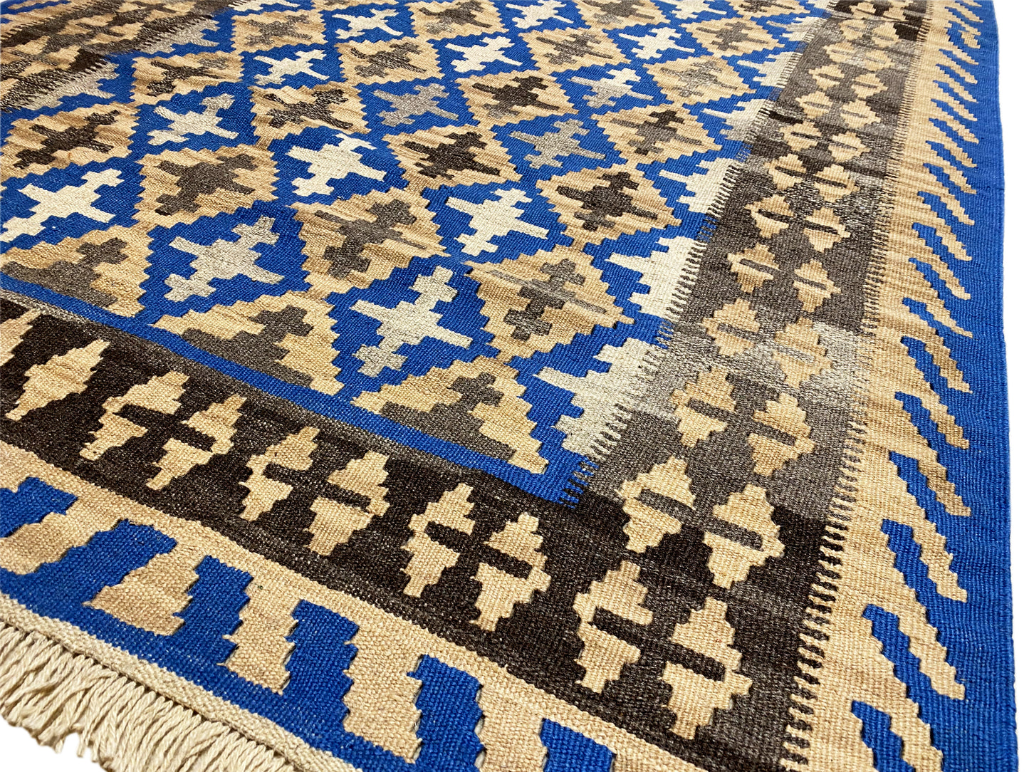 Tribal Kelim Teppich blau mit Rautenmustern in Beige, Grau und Schwarz