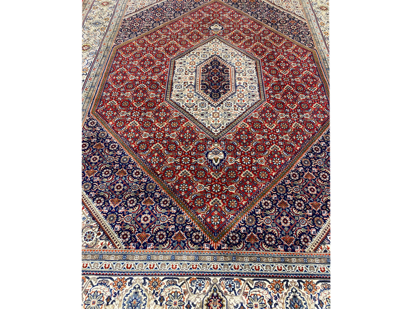 Traditioneller Bidjar Teppich in Rot mit feinem Muster, langlebige Wolle, 255x202 cm