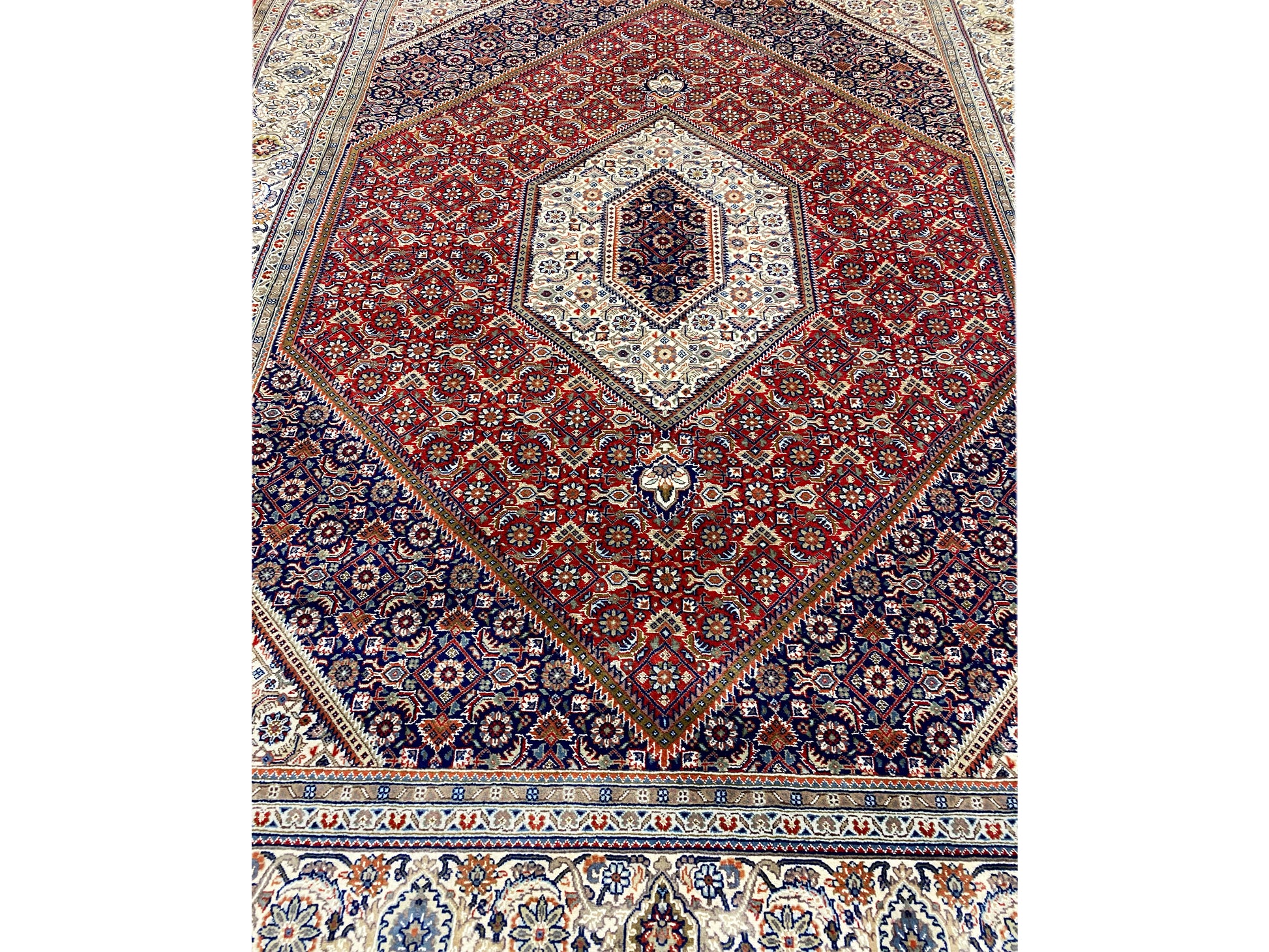 Traditioneller Bidjar Teppich in Rot mit feinem Muster, langlebige Wolle, 255x202 cm