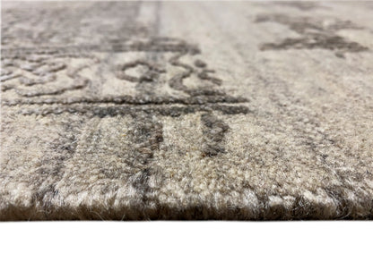 Großer moderner Teppich für stilvolle Wohnräume